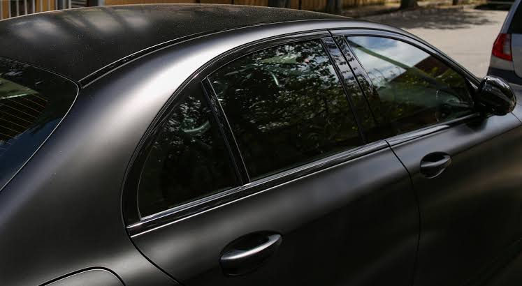 Auto glass replacement